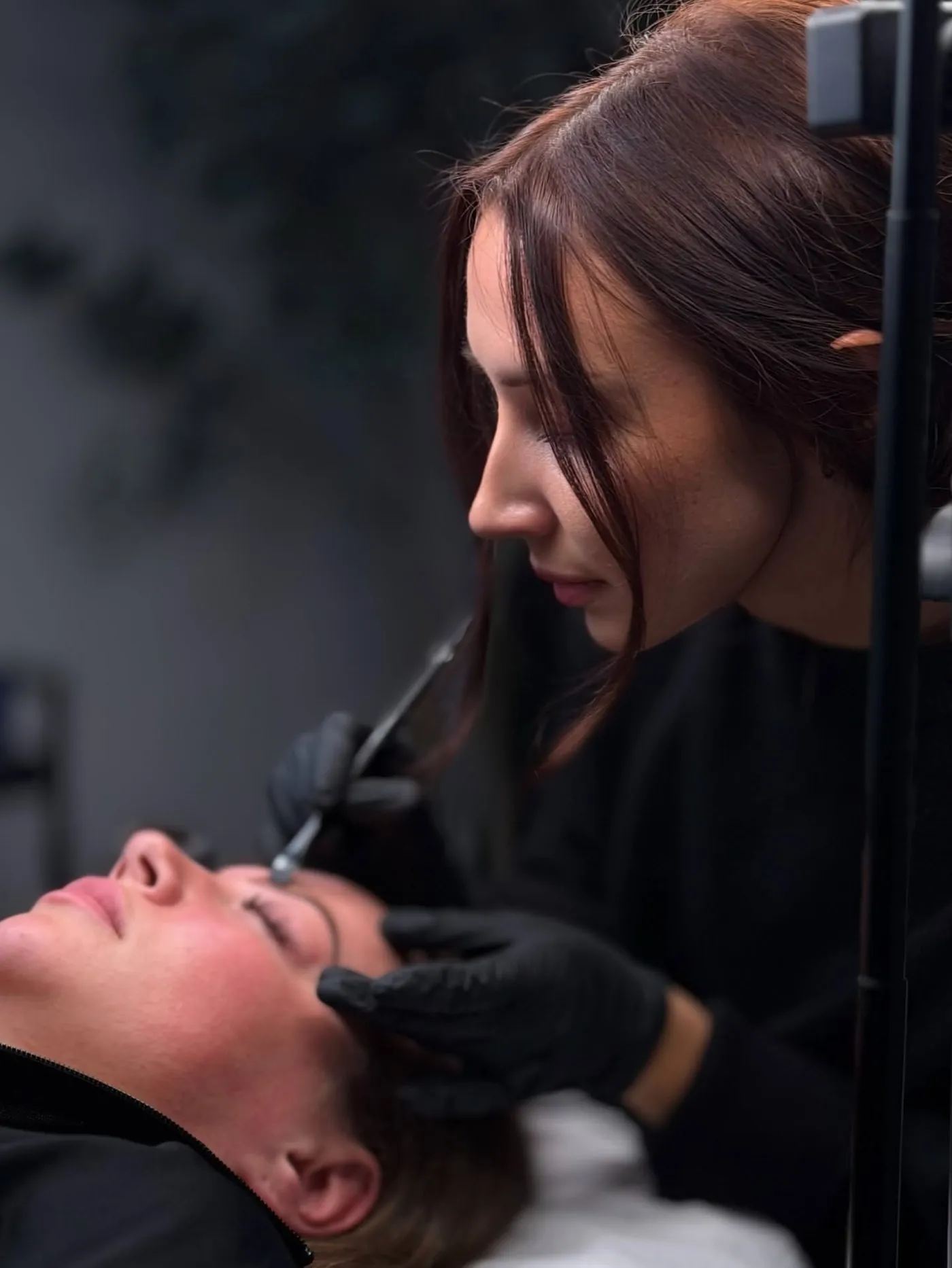 Aleksandra Zając performing a permanent make-up treatment